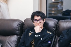 包含Rookie巅峰对决，阿扎伦卡与60激战TL分钟，关键助攻胜负难料！的词条爱游戏在线